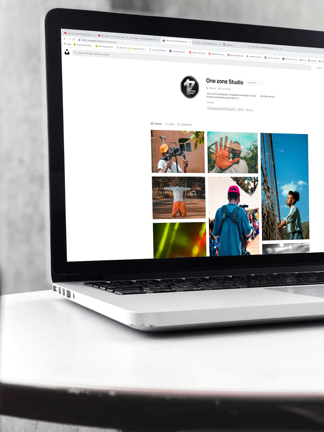 services-04 turned-on-macbook-pro-z6m2r2jrd4u